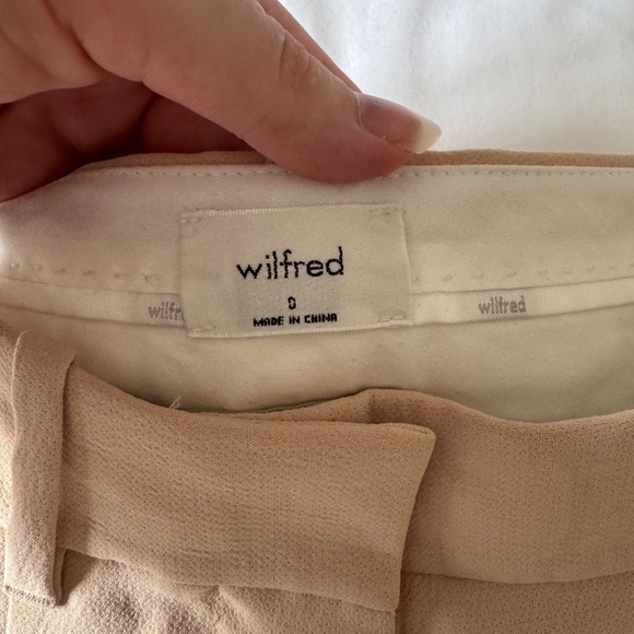 Aritzia Carrot Pants (Crepette) Size 0 - Picture 2 of 3